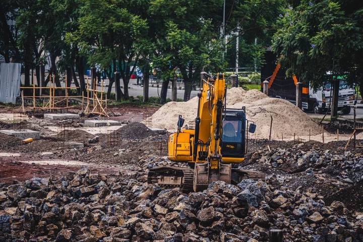 Graafmachine aan het werk in het grondverzet